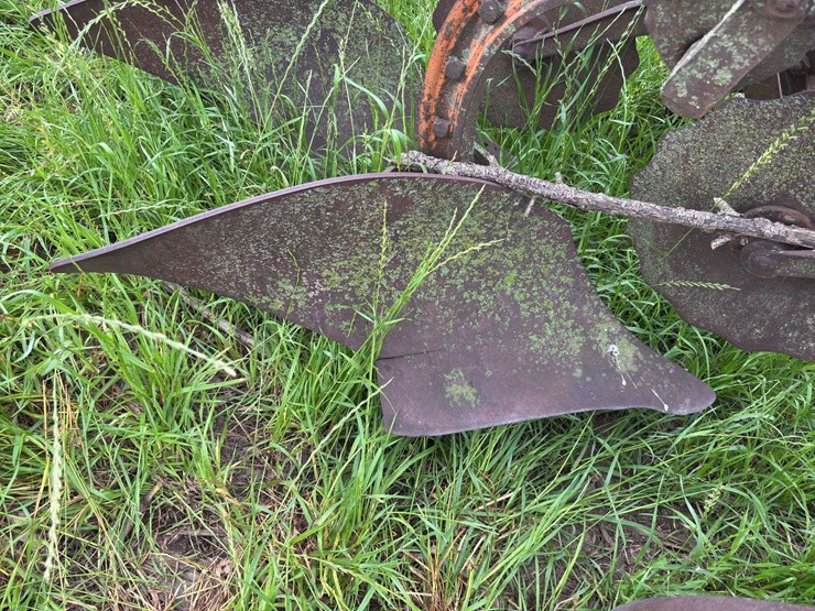 2-bottom-14”-pull-type-plow-image-42