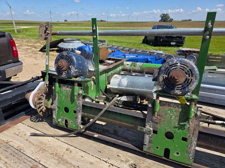 36’-stirrator,-230v,-1-phase,-3-down-augers,-currently-for-7-ring-bin-,-3-–-2hp-electric-motors,-upg-image-4