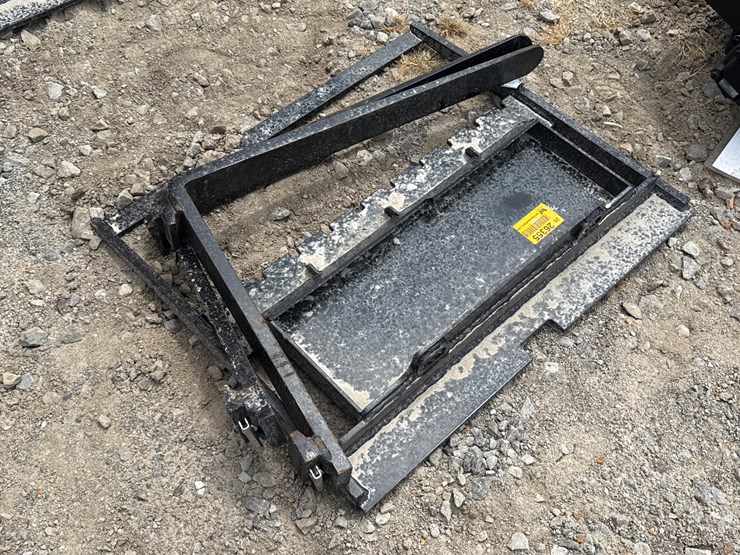 #230-•-#26355-•-unused-giyi-mini-skid-steer-forks-image-4