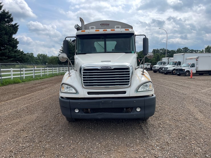 #2100-•-2006-freightliner-grain-truck-(has-mn-title)-image-8