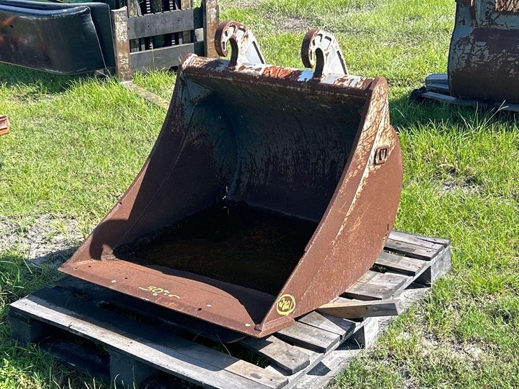 2021-vematec-30in-excavator-bucket-image-1