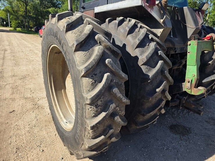 1984-case-ih-2394-image-30