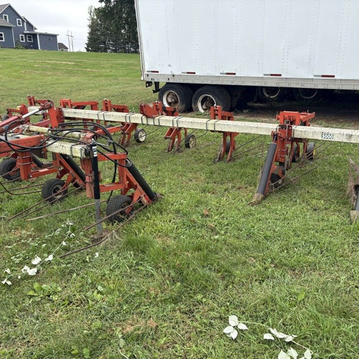 Harriston 5000 12R22” Bean Knife, with Front Tractor Dividers