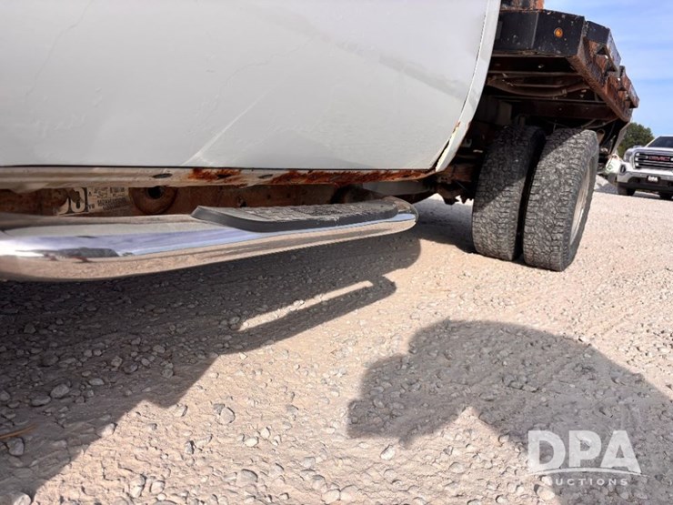 2012-chevrolet-3500-image-23