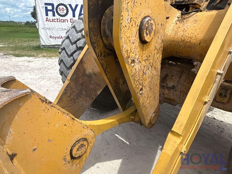 2013-caterpillar-950k-image-13