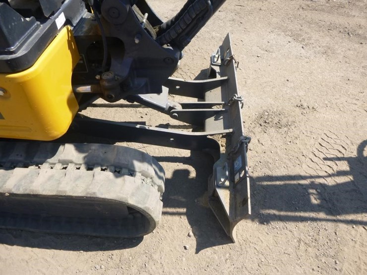 2022-deere-17g-image-16