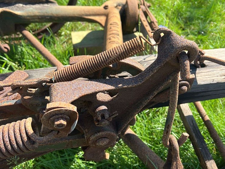 oliver-horse-drawn-sickle-mower-image-12