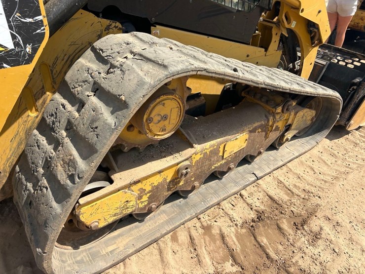 2015-caterpillar-299d-image-22
