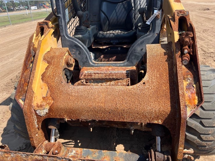 2015-caterpillar-262d-image-15