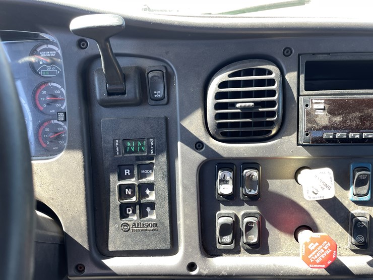 #2132-•-2013-freightliner-bucket-truck-(has-mn-title)-image-58