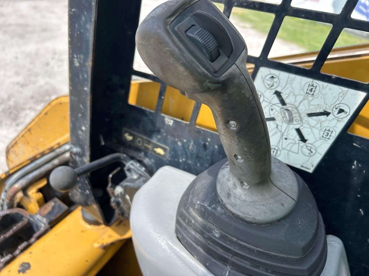 2012-caterpillar-259b-compact-track-loader-skid-steer-image-22