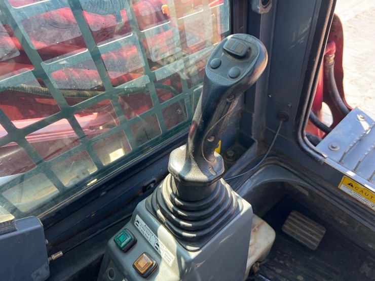 2018-takeuchi-tl8-image-31