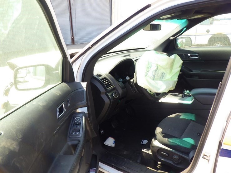 2015-ford-explorer-image-6