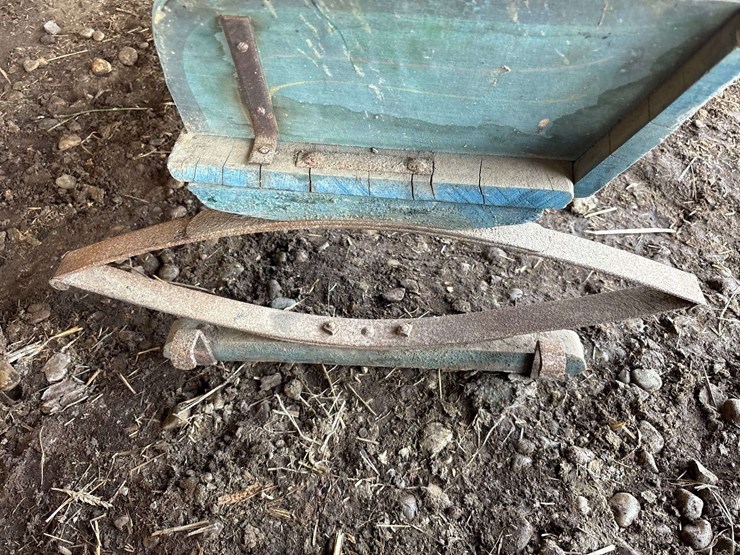 international-harvester-wooden-wagon-bench-image-15