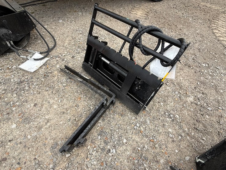 #230-•-#26377-•-unused-giyi-30"-mini-skid-steer-side-shift-fork-xcyhc2507283-image-1