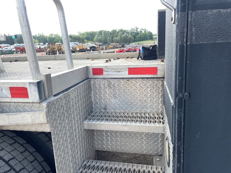 #2116-•-2014-international-7600-crane/digger-truck-(has-mn-title)-image-12