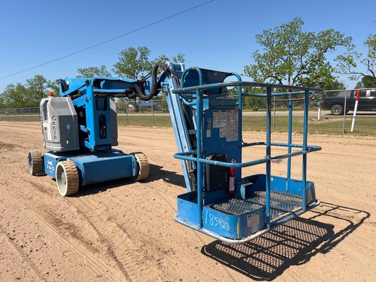2005-genie-z-34/22-electric-telescopic-manlift-image-2