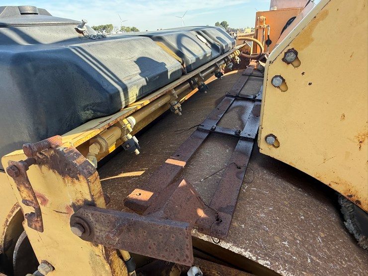 caterpillar-cb-434-image-32