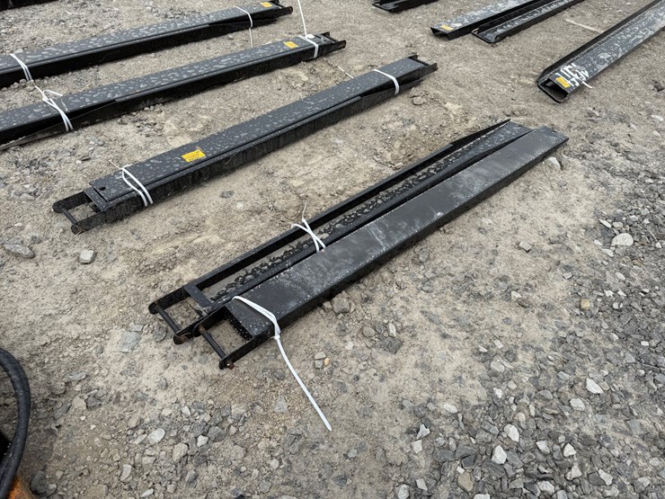 #2000-•-#26367-•-unused-giyi-7'-forklift-extension-forks-image-1