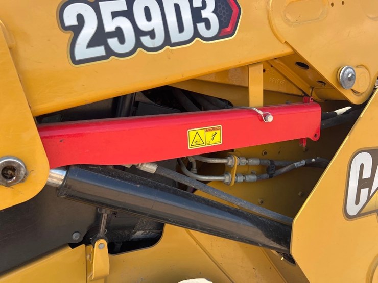 2022-caterpillar-259d3-image-12