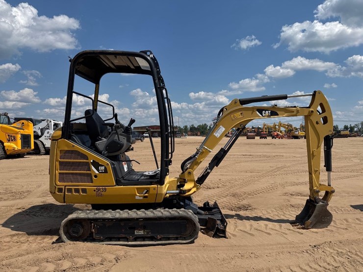 2018-caterpillar-301.7d-image-5