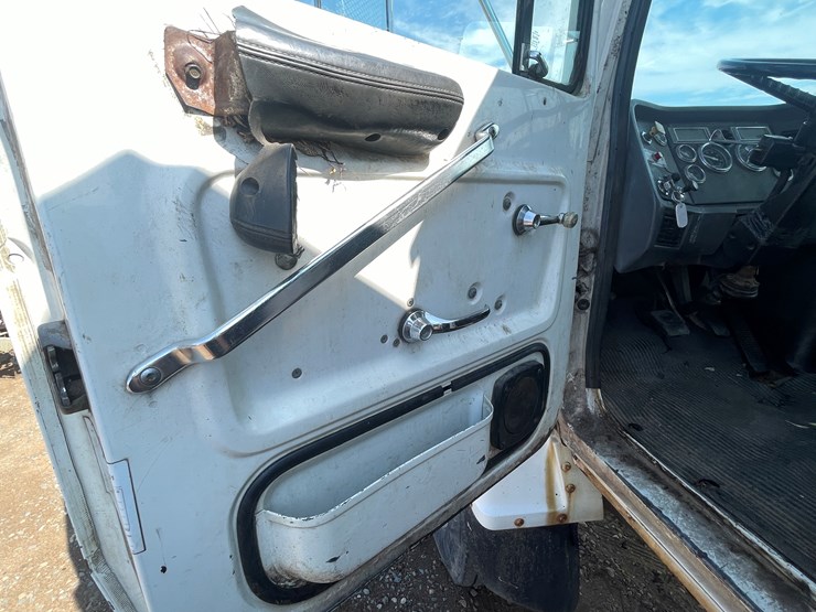 1991-ford-l8000-image-25