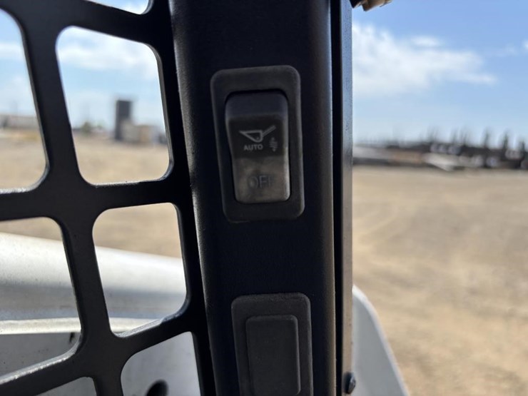 2017-bobcat-t770-image-30