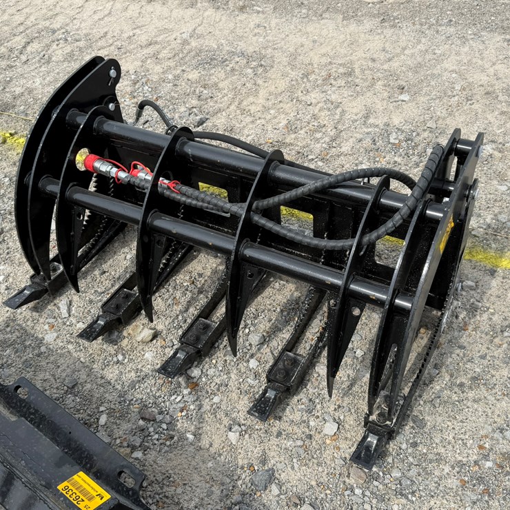 #230 • #26331 • Unused GIYI Mini Skid Steer Curbed Log Grabber CXHXZMQ507148