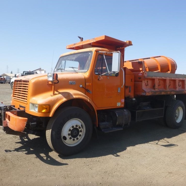 2001 INTERNATIONAL 4900