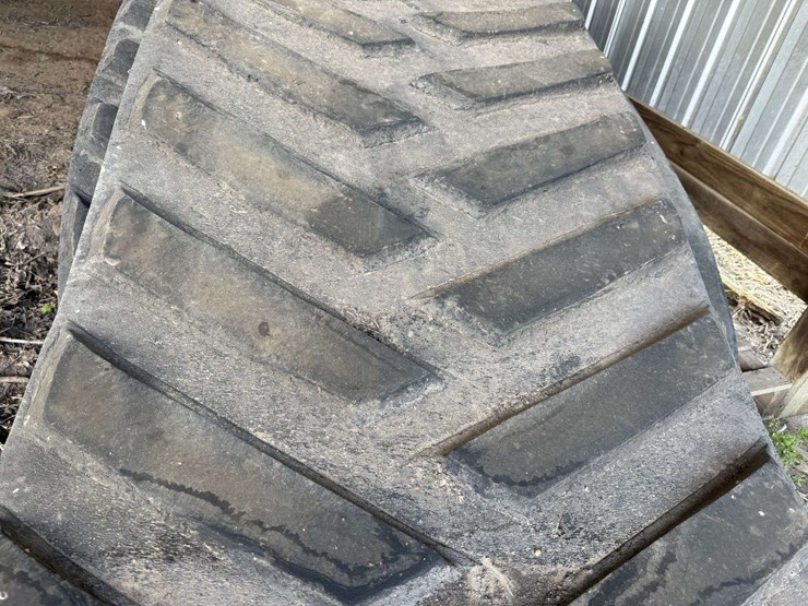 (2)-used-tracks-off-a-jd-9560rt-tractor,-buying-all-for-one-money-image-3