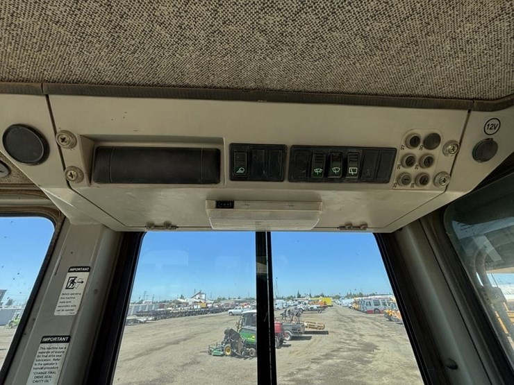 2005-deere-755c-image-36