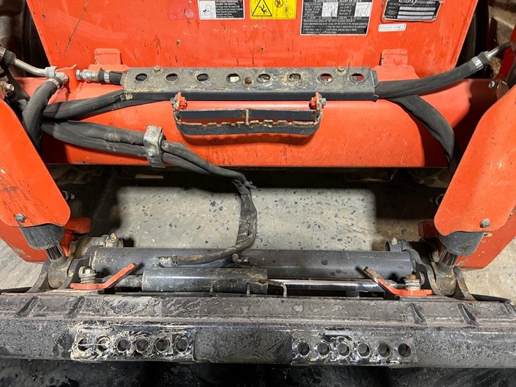 2019-kubota-ssv75-image-10