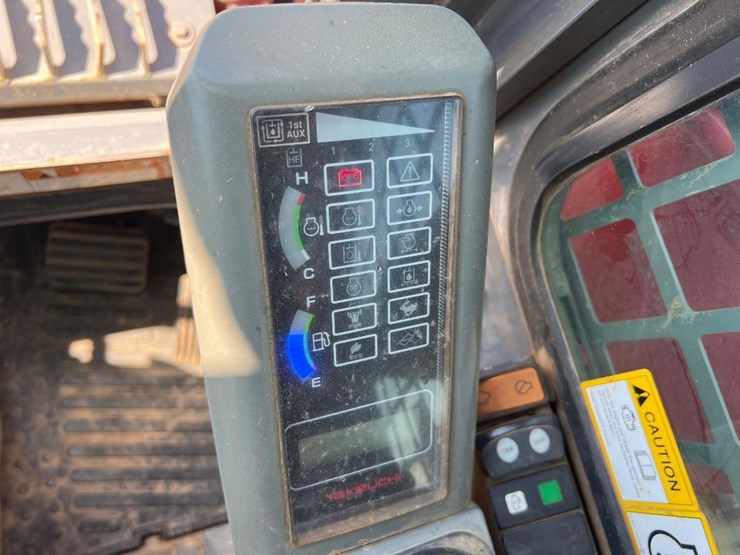 2018-takeuchi-tl8-image-30