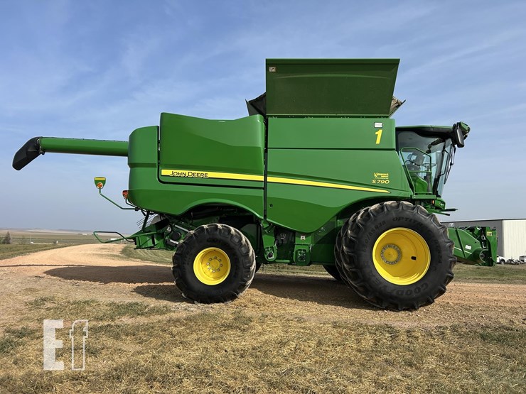 2021-john-deere-s790-image-4