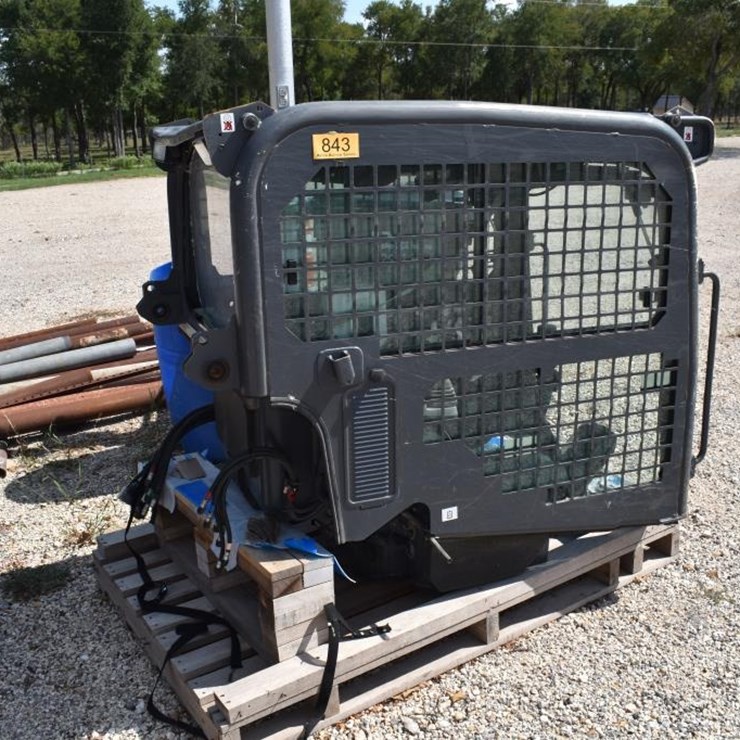 SKID STEER CAB