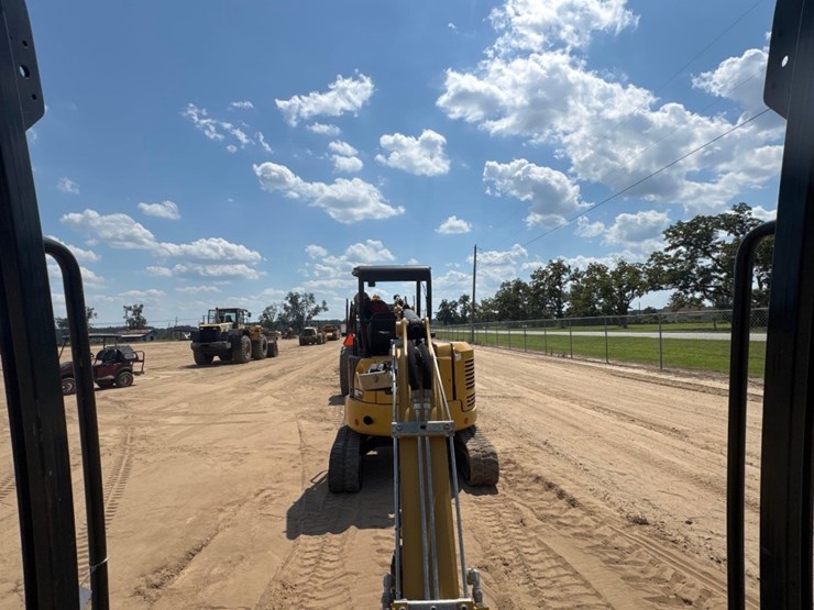 2018-caterpillar-301.7d-image-24