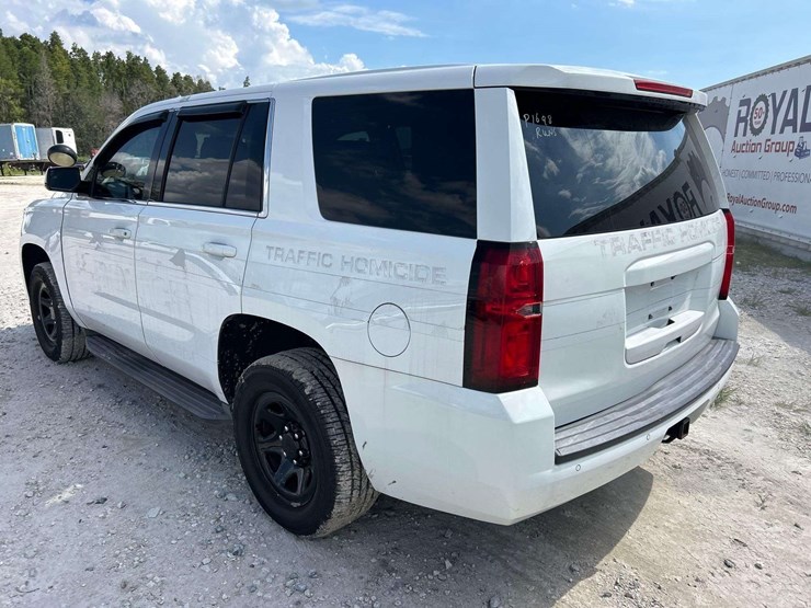 2016-chevrolet-tahoe-image-4