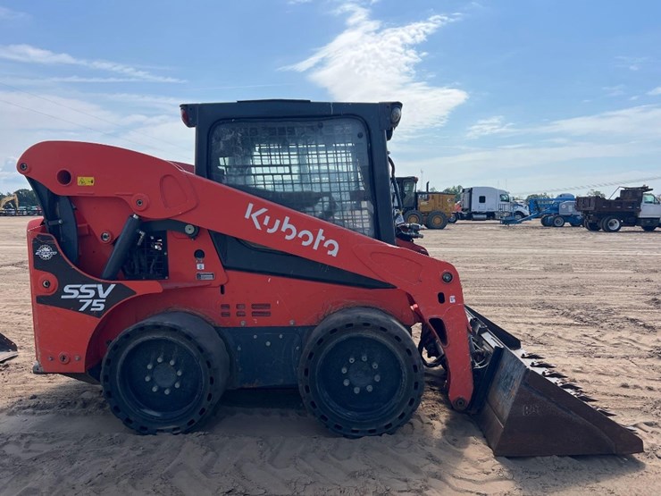2022-kubota-ssv75-image-5