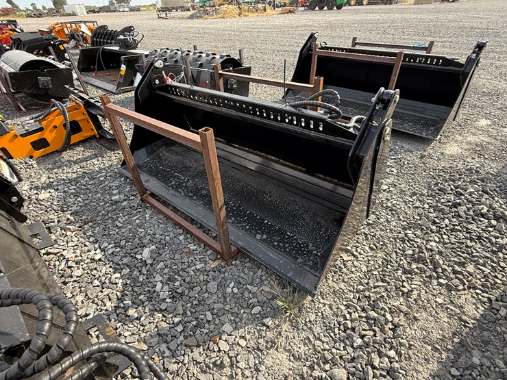 #2000-•-#26264-•-unused-giyi-72"-skid-steer-bucket-fkhd722507244-image-1