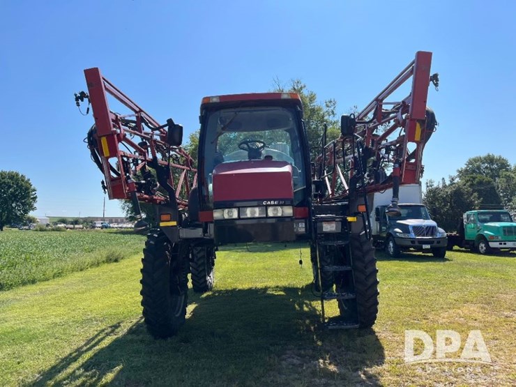 2011-case-ih-patriot-3330-image-3