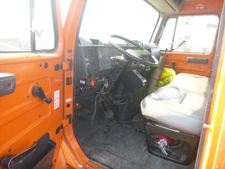 2000-international-4700-image-8