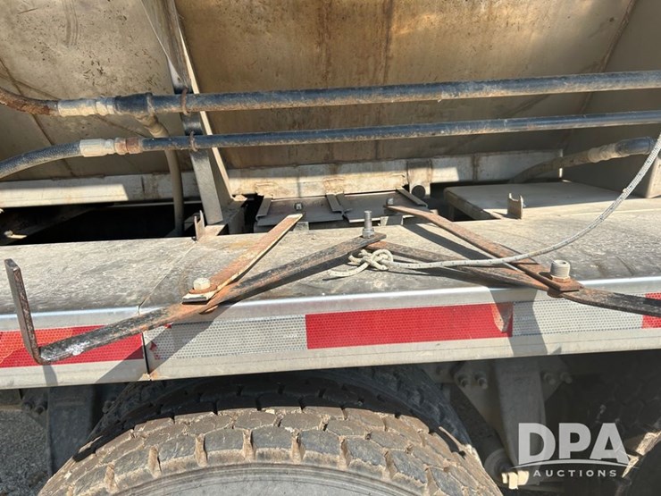 1998-freightliner-dry-tender-truck-(cp0654,-unit-28644)-image-19