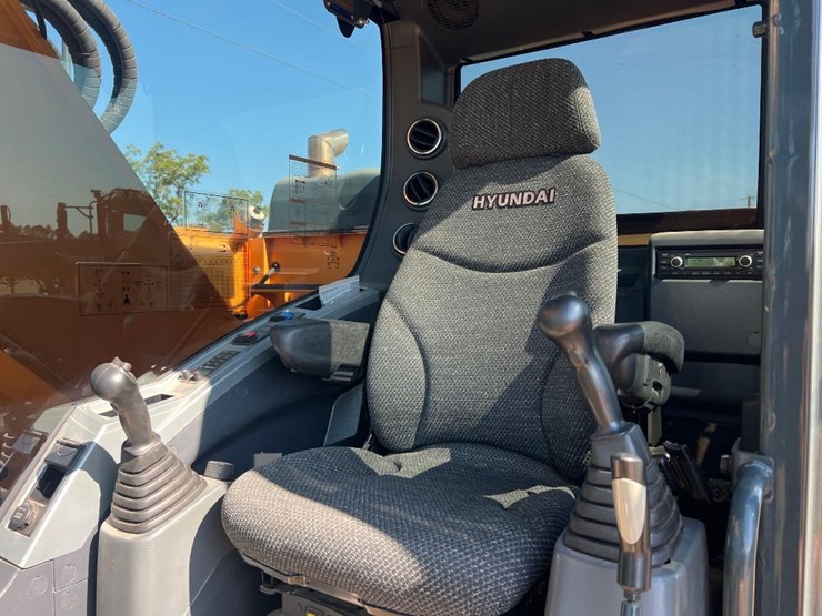 hyundai-hx235-lcr-image-40