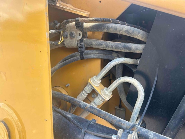 2022-caterpillar-279d3-image-18