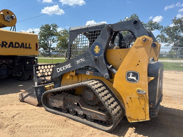 2018-deere-317g-image-8