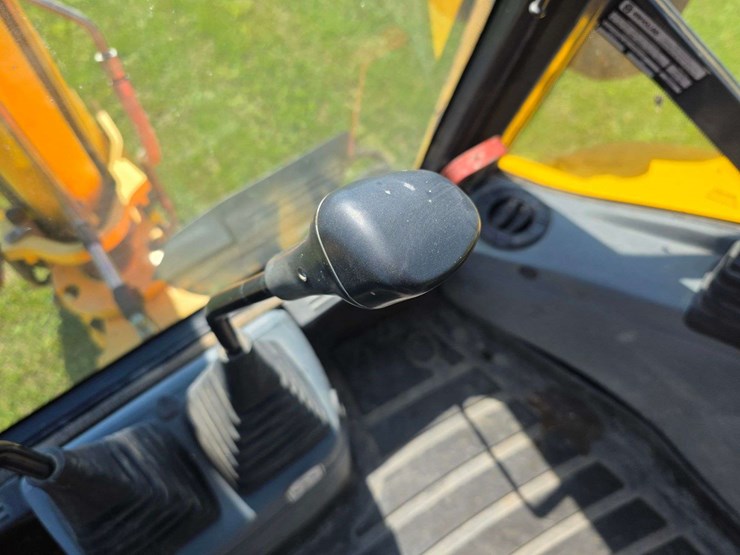 new-holland-lb75-image-51
