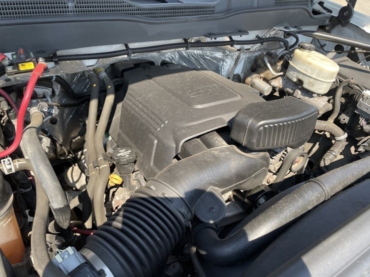 2015-chevrolet-silverado-image-10