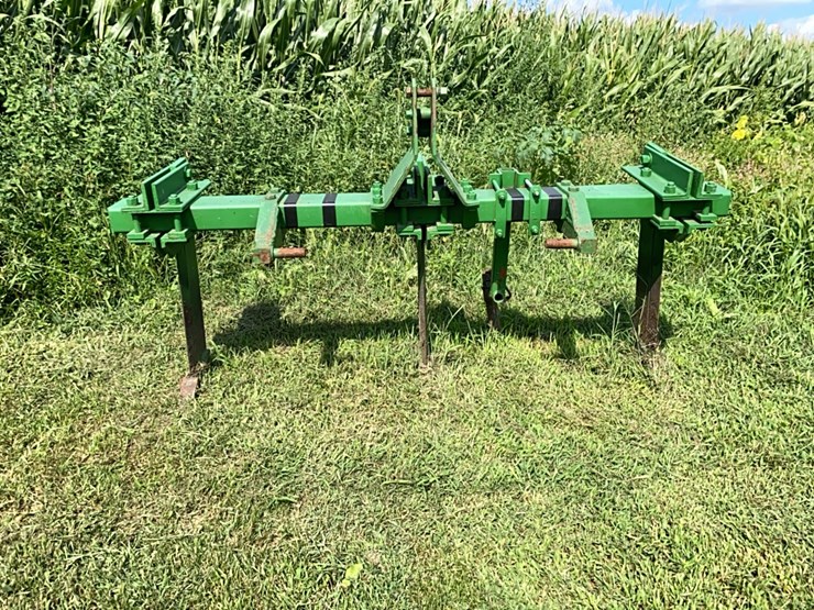 john-deere-3-pt-ripper-image-1