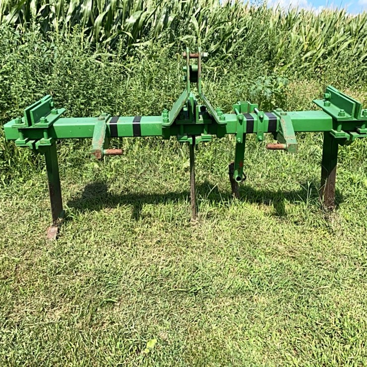 John Deere 3 pt ripper
