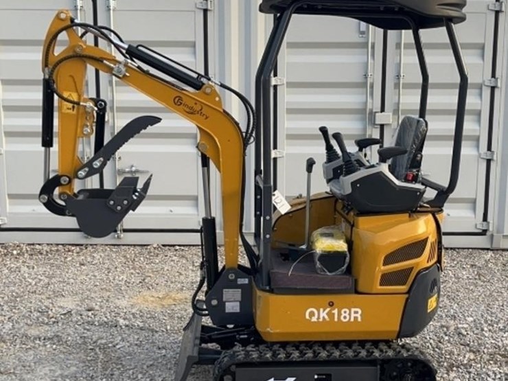 2025-cfg-qk18r-mini-excavator-image-1